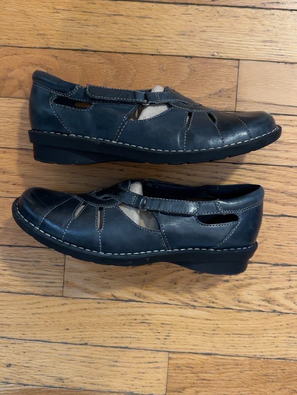 Clarks Bendables Womens 7M Navy Leather Mary Jane Comfort Shoes Cutout Flats
